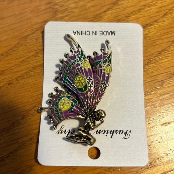 Jewelry - NWT  Fairy Brooch
